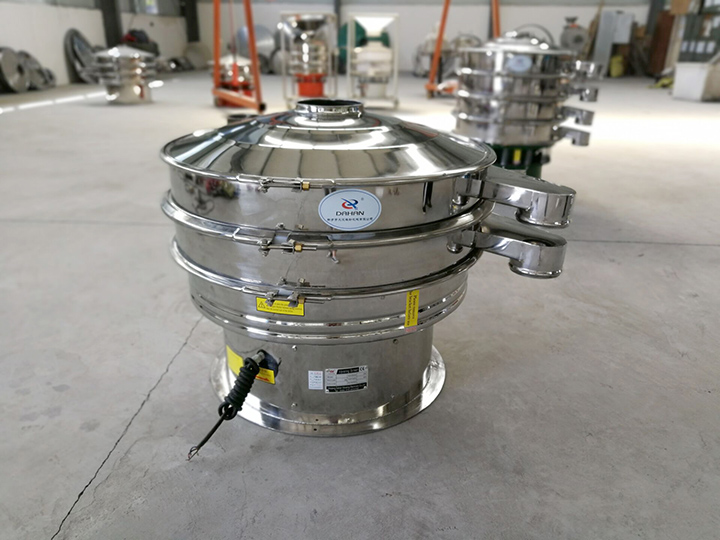 全不銹鋼振動(dòng)篩整機(jī)采用不銹鋼拋光而成，干凈衛(wèi)生，可避免原料被污染